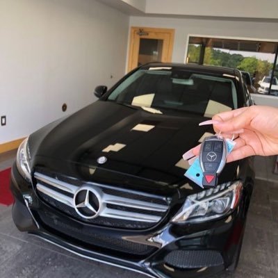 Leahengdah23's profile picture. I am just sunshine mixed with a little hurricane. When life gets blurry, adjust your focus. Keep your head, heels, and standards high.