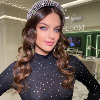 Kh83669955Khan's profile picture. Sketching clothes with a pen, following market trends on the blockchain, never stopping shopping and eating, finding a moment of peace in yoga.