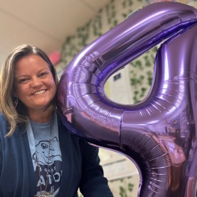 4th grade teacher, science lover, bookworm!