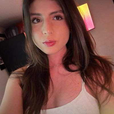 empanadayp's profile picture. manejando el arte del desapego/ cuenta en decadencia 💀