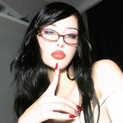 shqyh34's profile picture. This is my account and write what I like, so keep your ugly nose away from me