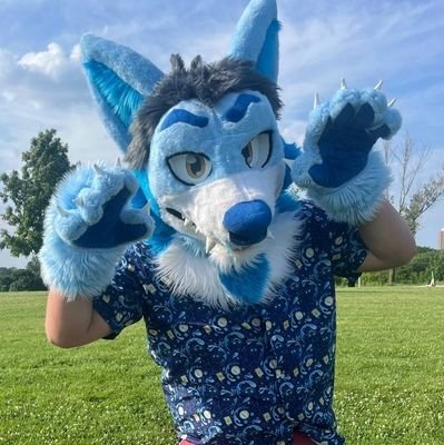 SecondBestYote's profile picture. Twin | He/Him | 22 | BF of Rosarium | SFW only here!

🎨 Banner by @DerpFluff | 🧵 Suit by @Shellsews