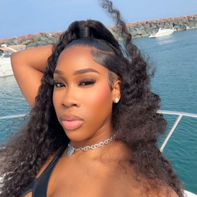 mother 1st 👩👧 bad Bitch right after 🥰💯 FMOIG: @LEEMONEY