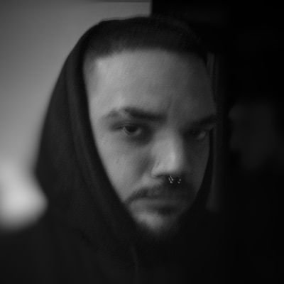 Soy de San Lorenzo, vago y atorrante, me gustan los Rolling y los estimulantes.