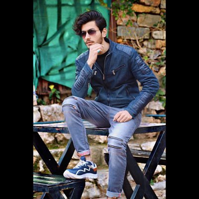 Hey there! Twitter is using Me🙂
I think... I think positive and Negative at tha same tym🤐
