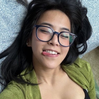 andiipoops_872's profile picture. sage IRL that works at Hooters • gamer gorl | code "andii" for 10% off https://t.co/1DXq0ykiJW