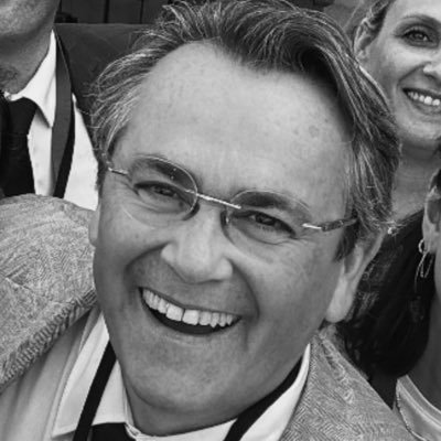 29 ans adjt au Maire de Nice,conseiller général et régional m’ont appris que l’idéologie en étendard finit toujours par réfléchir à votre place! 😉
