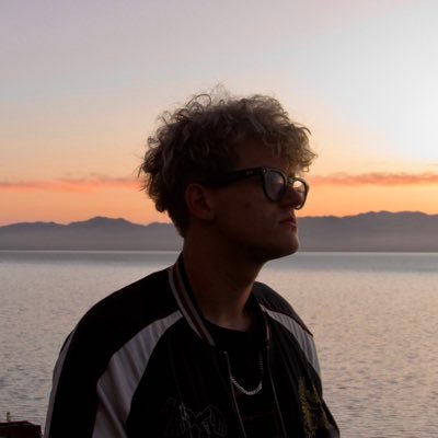 無駄 | dork | the modern southwestern lonesome cowboy | letterman enthusiast | web app dev | grammy award winner