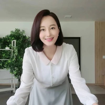 저는 전문 셰프예요. 저는 매운 요리를 만들어요.. 여러 분 모 두 좋아하실 거라고 알아요