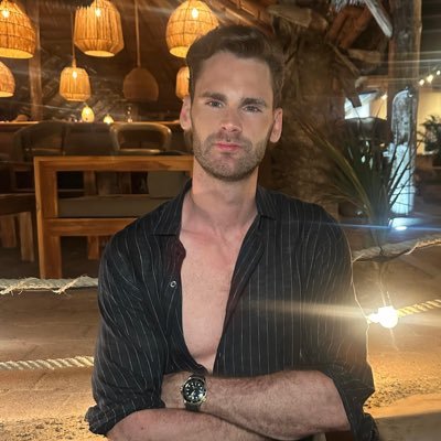 I sell things on Amazon FBA via Wholesale. 7m+ Sales.
