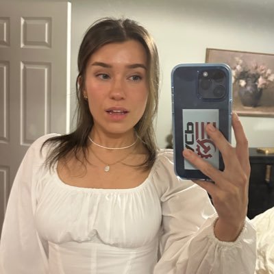 YuliaVlesu's profile picture. 