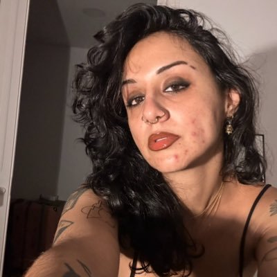 (not american) marxist dyke and artist in exile. palestinian and syrian from south lebanon. غزة بالروح والقلب