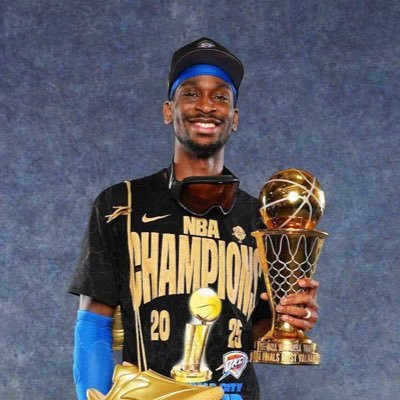 PC : OKC Thunder 2025 Champions en Rookie Card ou Auto
