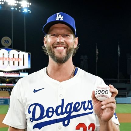 #LetsgoDodgers 🇬🇧🇺🇲 @Dodgers fan.
⚾🏟️🧢 I'm probably thinking about baseball, watching baseball, putting baseball cards into a binder or playing the show.