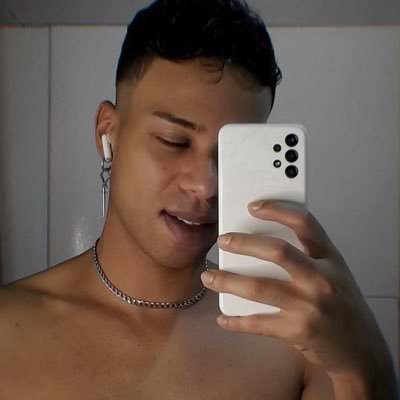 🇧🇷+11 | ♒️ + Razão do que emoção 🏳️🌈 Escolhi viver e não agradar.