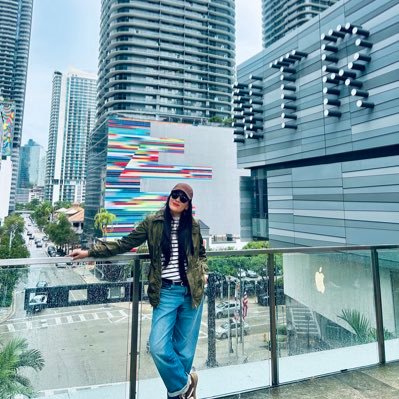 DuliLooney's profile picture. Mujer sensible al discreto encanto de las cosas pequeñas. Tengo un sinfín de sinrazones y un tranquilo desprecio por los cálculos mentales.