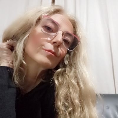 Hola soy madre de Dos hijos hermoso soy canallona a morir y Ariana sin filtro 😊 a veces me juega en contra ser tan directa pero las Arianas somos así .