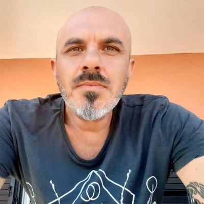 🎼🎵🎶
...E dimme quacchecosa, nun me lascià accussì
Me sento nu criaturo ca nun pò fà pipì...