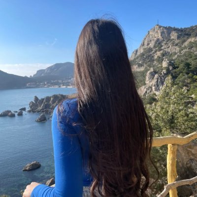 If you like:
long journeys, hot tea, sitting by the window seat,
winter nights, brown trees, blue skies,
the moon’s reflection in water,
Then we are friends.