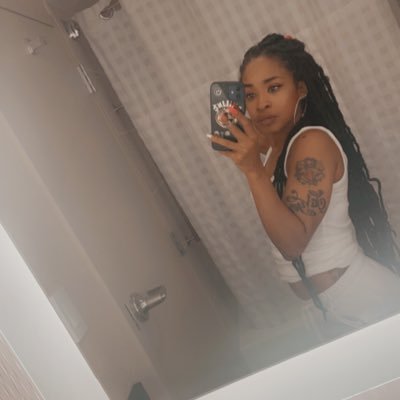 I don’t like people, don’t talk to me. I’m just here for Twitter porn 🙂↕️