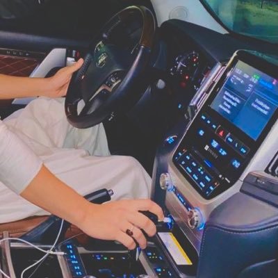 Yousafzaimaahi's profile picture. اِیَّاكَ نَعْبُدُ وَ اِیَّاكَ نَسْتَعِیْنُ Either you surrender or you fight for freedom till death