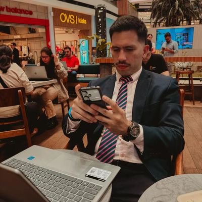 Hijo rebelde y malcriado de Dios, apasionado del Derecho y el Deporte. Papá, abogado, deportista amateur, entrenador de infantiles.
DM para asesoría jurídica.