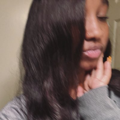 18, fmoig : @dessybby__ , the literal nonstop yapping brat 🎀. wlw