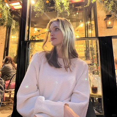 🚫⛔No Porn⛔🚫
Fashion Enthusiast | Strategic Investor
🎨 Crafting style with every stitch
📈 Investing in innovation and elegance