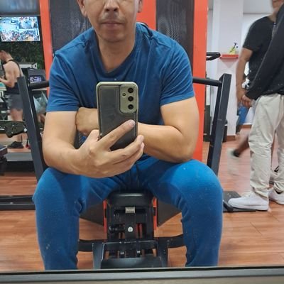mi perfil nunca hablara de política, hasta e sido catalogado como Boot, mejor deporte y pensamentos positivos.