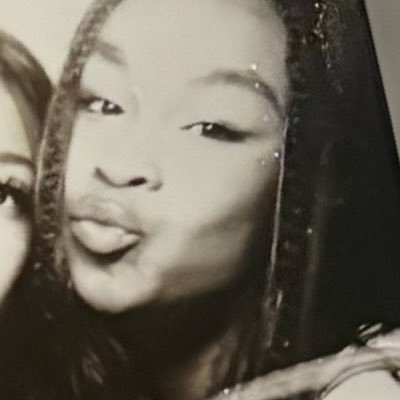 lysinotlys's profile picture. poet, @harvardsocstds & Art History