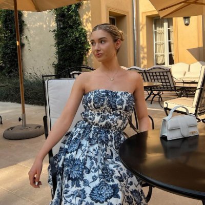 AilisEbrahimebr's profile picture. Rather than liking the dream at midnight, it is better to fall in love with the wind in the early morning.