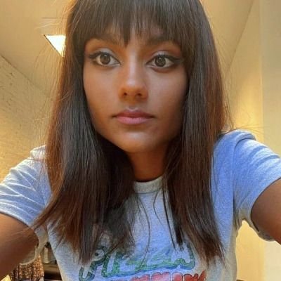 whistlepen's profile picture. 22 she/her bi bridgerton fan
