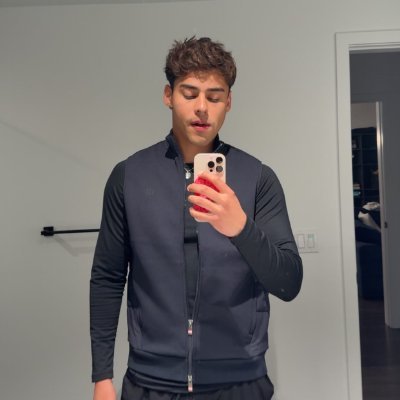 Content Creator, Video Editor, Pharmacist, and a Freelancer.
Chelsea Supporter
