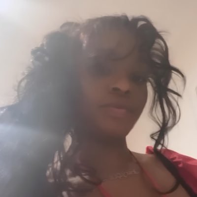 gunshoos2's profile picture. Historiadora📜 Docente em Universidade Federal👩🏾‍🏫 Comunista✊🏾 Ativista negra🖤 Feminista🚺 Muçulmana🧕🏾 Advogada dos direitos LBTQIA+🏳️‍🌈🏳️‍⚧️