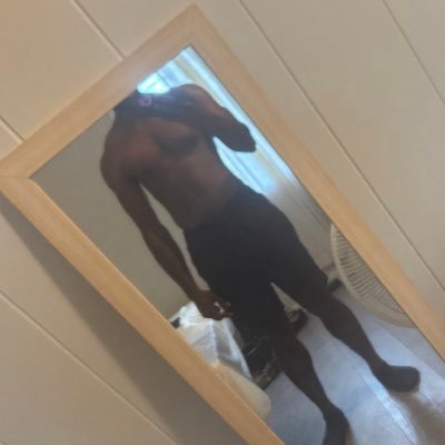 Shaun82273896's profile picture. 25 //Trinidadian King finding his way in this world //Artist, Skater, Chef, Content Creator🫶🏽