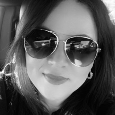 Family time is my favorite 💕 | Love to travel ✈️ & shop 🛍️ | 📚Teacher | Music keeps me going 🎶🎧 | Humor is a must! 😄 | No DMs