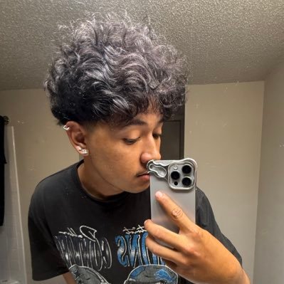 ahhyque's profile picture. man on da moon