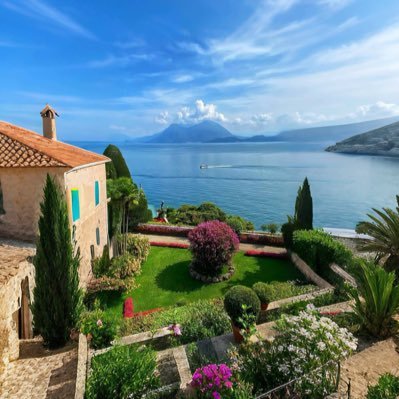 urkmza's profile picture. 