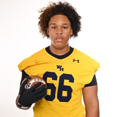 athlete 🏈 6’3 255 C/O27 OL,LG,LT I do it all GOD first ✝️✝️ WHHS🔱💙💛 📲-8635944797 email- xavierfrazierjones@gmail.com samoan 🇼🇸
