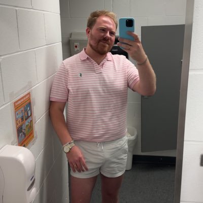 Star of The Real Housewives of Des Moines. (semi)retired party boy. Tequila Gay. Insta:thedillonbreckenridge|Snap:dbreck