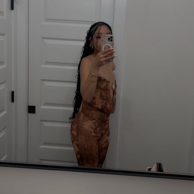 girl mom | rich off nails✨ be the main character of your life🤍 cubandemon & I live by my name😈