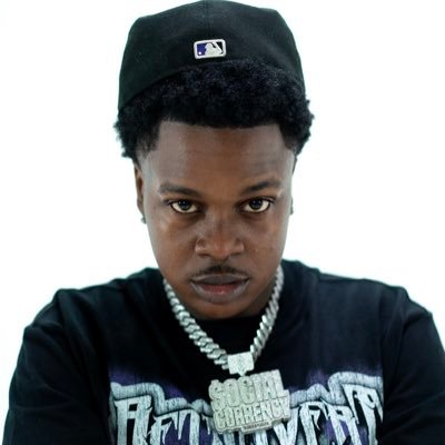 YPYL🏴☠️🏴☠️ 4Eva standing on bidness ‼️ DM if u want a Feat #LongLiveBeezo #LongLiveDonk