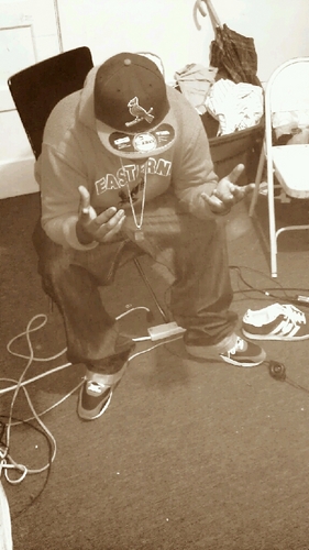 yo gurl FrieNd waNna pHuccK mE..(gucckI voice)..y..kuZ iM PhLy.(naTeDoGg voice)..