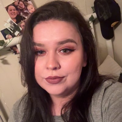 havenjewel22's profile picture. 22, pediatric nurse, and your dad joke maker 💛