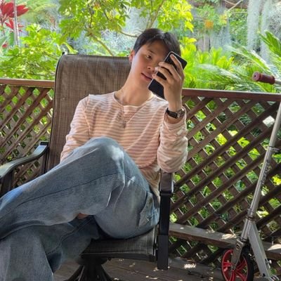 @BTS_twt ♡
I'm chavita unisex, me gustan las chichonas, Jimin y los au's de @redkoya