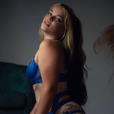 🖤 just a lil’ B R A T 🖤 DM FOR CUSTOM CONTENT