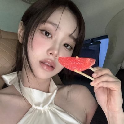 chuulotte's profile picture. jimin my dms are open
