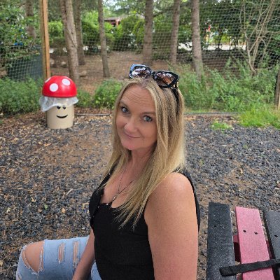 I am your out-sourced Marketing Manager. Working with SMEs: Traditional & Digital Marketing, Social Media, Content Writing, Website Design, Organic SEO & PPC.