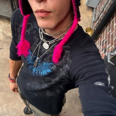 ⋆.˚✮22! 🔞MDNI🔞 6’3” emo loser gymrat, solo and partnered content w/ my boo :3 DMs open!✮˚.⋆