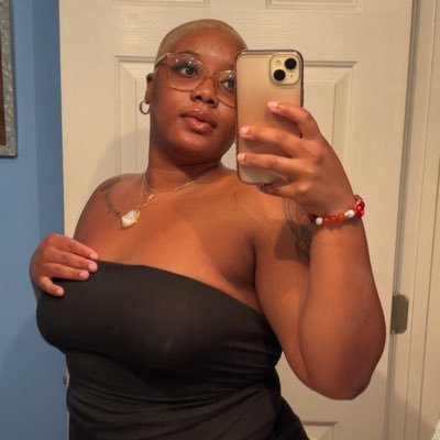 Creative of all trades 📿 • CEO of Mystical Gemz Apothecary ✨🌱 https://t.co/ki9BjL112q | IG:__tgoddess